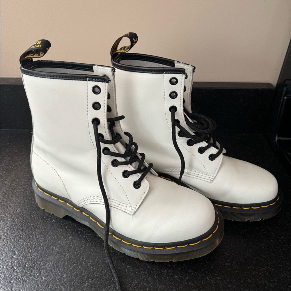 Dr. Martens 1460 Boot White Leather 8 LIKE NEW